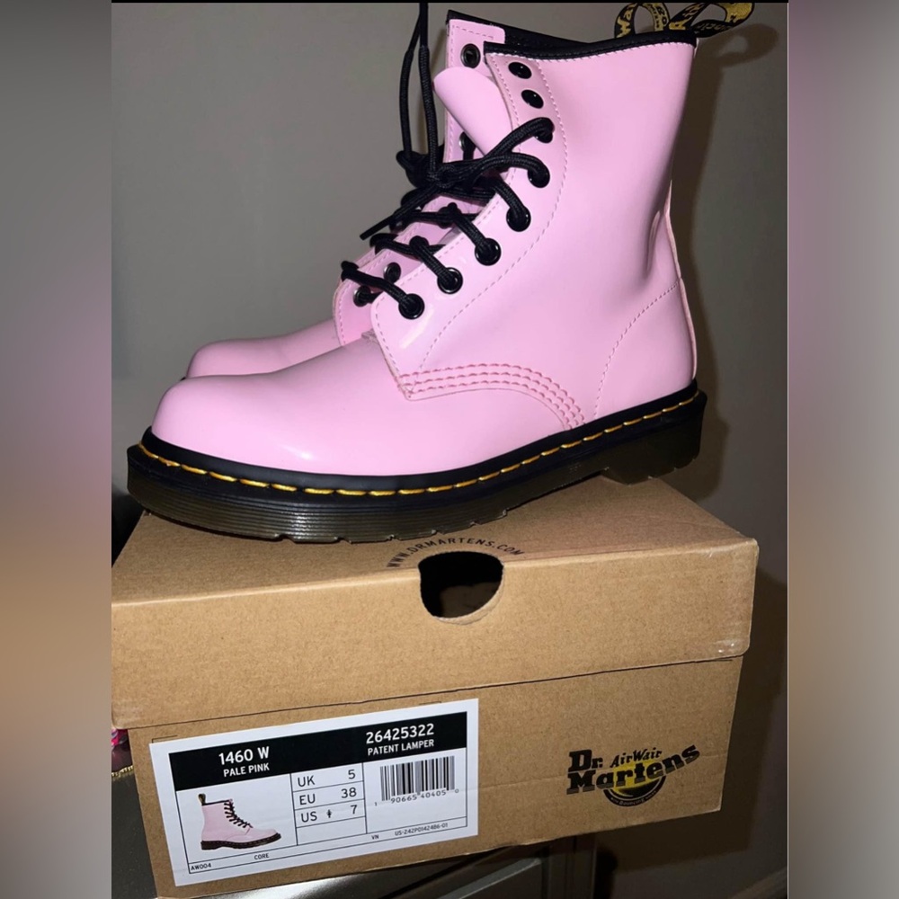Dr. Martens Women's 1460 Patent (Pale Pink)